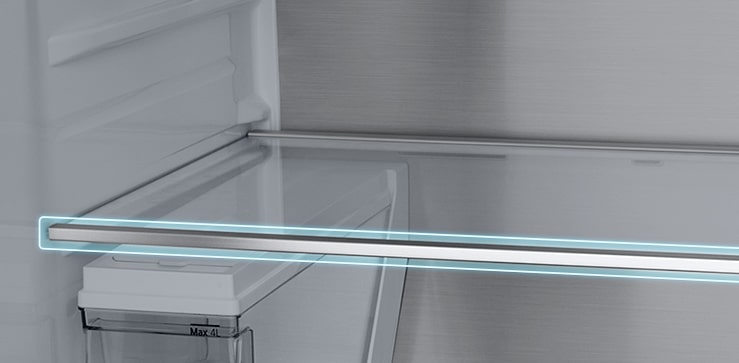 מקרר LG עם גימור מטאלי מוסיף נגיעה חלקה ויוקרתית לחלל הפנים.