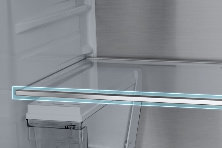 מקרר LG עם גימור מטאלי מוסיף נגיעה חלקה ויוקרתית לחלל הפנים.