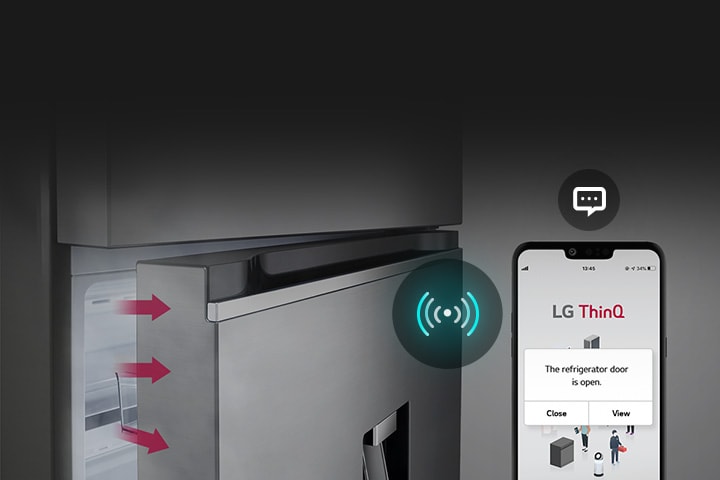 דלת מקרר LG עליון עם מקפיא מוצגת פתוחה במקצת, ומסך הטלפון החכם מציג התראה מאפליקציית LG ThinQ. התמונה מדגישה את תכונת ההתראה החכמה של המקרר, שמודיעה למשתמשים אם הדלת נשארה פתוחה.