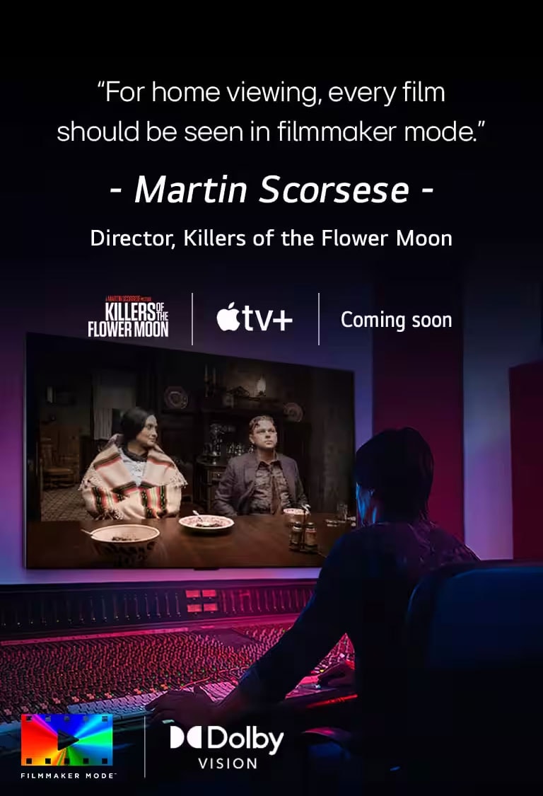 במאי מול לוח בקרה עורך את הסרט "רוצחי פרח הירח" בטלוויזיית LG OLED. ציטוט של מרטין סקורסזה: "כשצופים בבית, צריך לצפות בכל סרט עם הגדרות 'גרסת הבמאי'", מכסה את התמונה עם הסמל של "רוצחי פרח הירח", הסמל של +Apple TV וסמל "בקרוב".  הסמל של Dolby Vision הסמל של ™FILMMAKER MODE