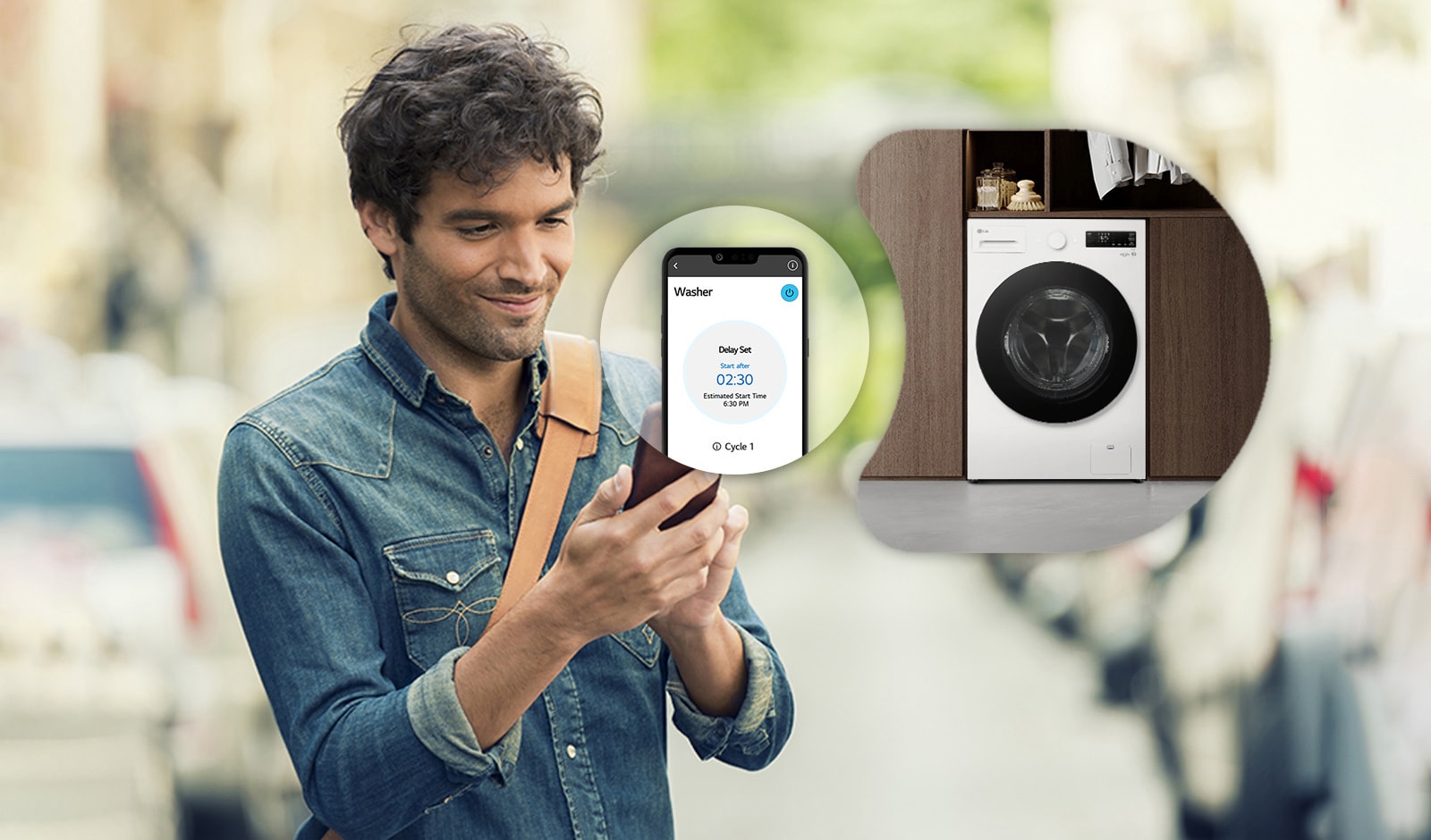 איש צעיר מביט במסך הטלפון החכם שלו, כשעל המסך מוצגת תמונת מכונת הכביסה