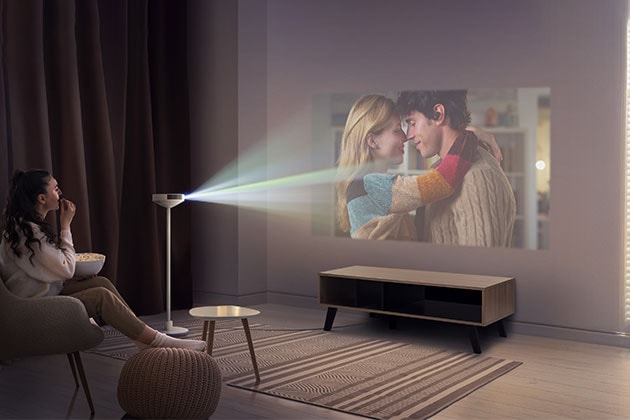 LG חושפת מקרן 3 ב-1 רב-תכליתי המשלב תאורה ורמקול בתערוכתCES 2025
