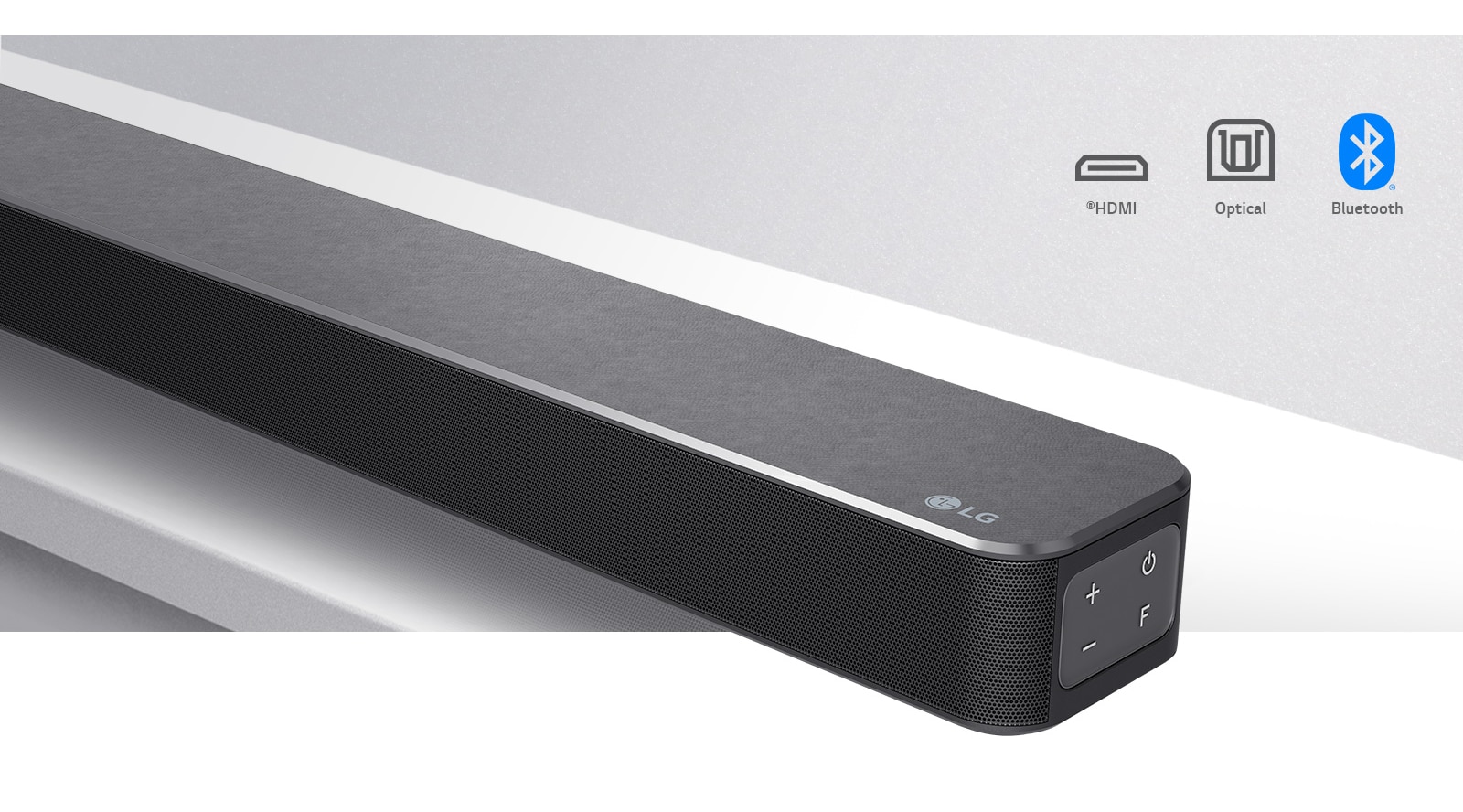 תקריב של הצד הימני של סאונד-בר מבית LG והלוגו של LG בפינה התחתונה הימנית. סמלי קישוריות מוצגים מעל למוצר.