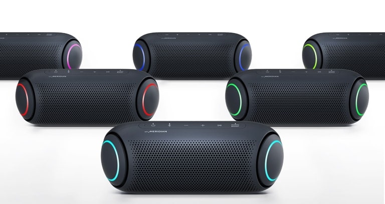 על רקע לבן, חמישה רמקולי XBOOM Go מציגים תאורה בצבע שונה.