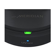 LG TONE Free FP9 - אוזניות UVnano עם True Wireless Bluetooth ועם פונקציית Plug and Wireless, החלק הקדמי של הנרתיק סגור ונורית הטעינה פועלת., TONE-FP9, thumbnail 10