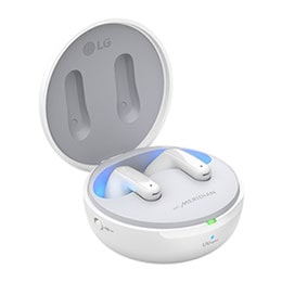 נרתיק פתוח מוצג בזווית של 15 מעלות כשנורת המצב פועלת וסמלי הלוגו UVnano ו-Plug&Wireless מוצגים2