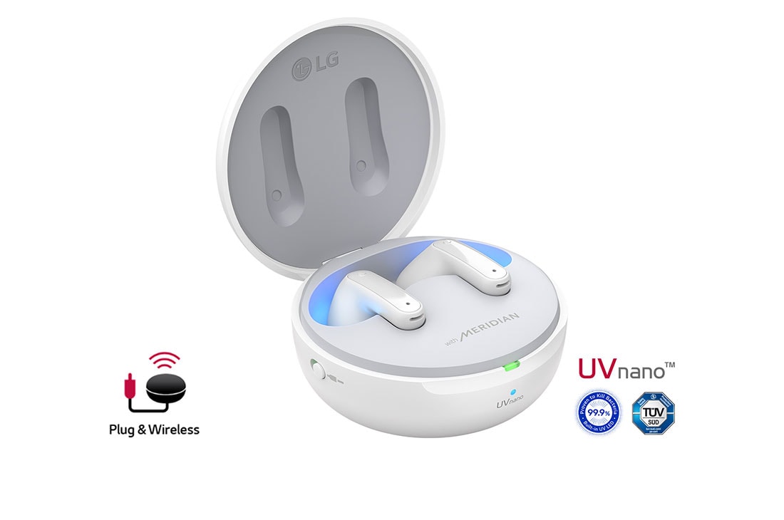 LG TONE Free FP9 - אוזניות UVnano עם True Wireless Bluetooth ועם פונקציית Plug and Wireless, נרתיק פתוח מוצג בזווית של 15 מעלות כשנורת המצב פועלת וסמלי הלוגו UVnano ו-Plug&Wireless מוצגים, TONE-FP9W
