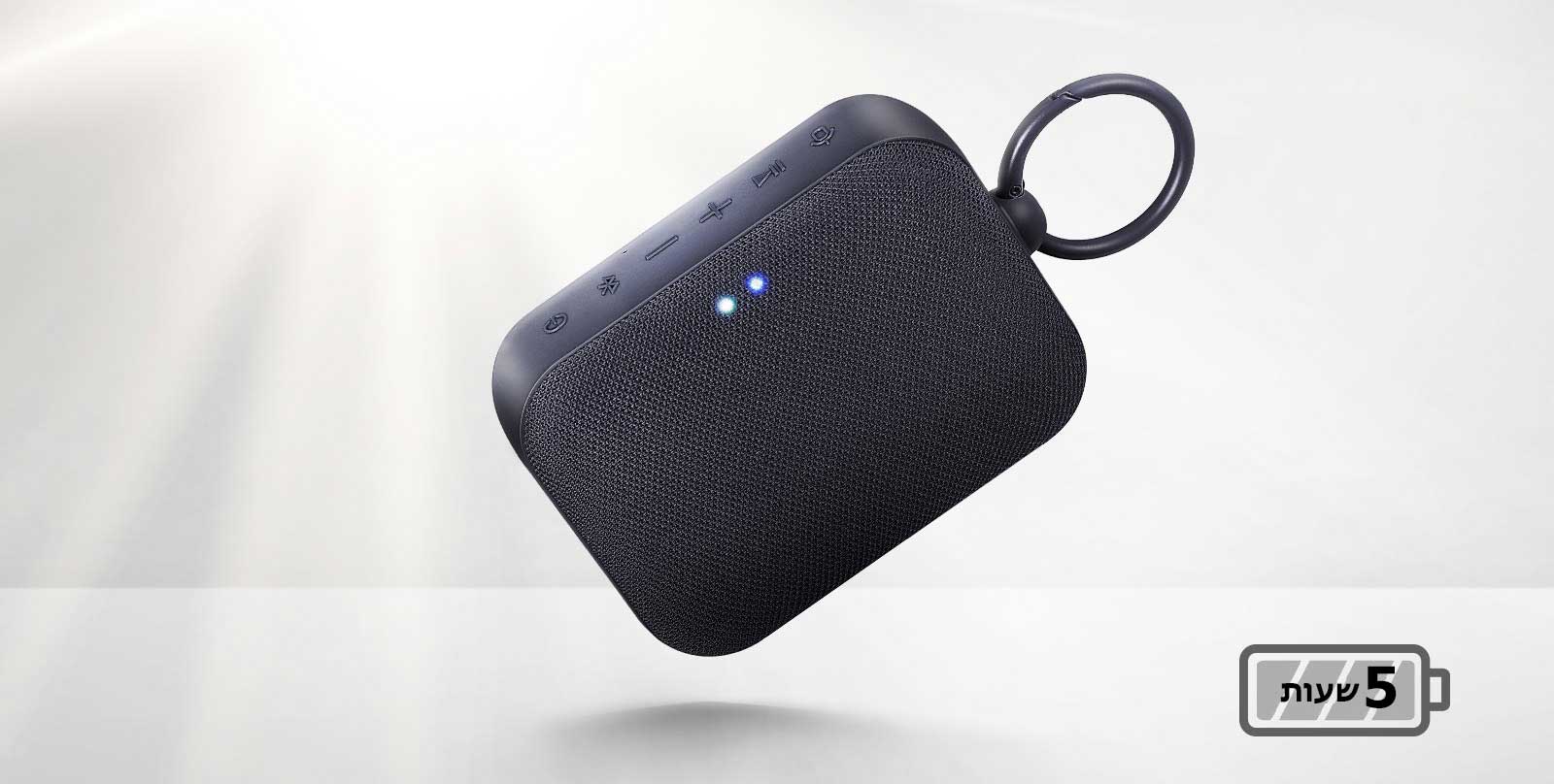 מבט קדמי של LG XBOOM Go מרחף בזווית. בוקע אור מאחוריו.