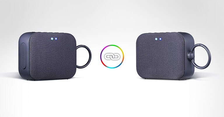 שני מכשירי PN1 ניצבים משמאל ומימין, ופונים מעט זה אל זה. מוצג לוגו של שני עיגולים הקשורים אל עיגול גדול בצבעי הקשת המוצג בין שני מוצרי PN1.