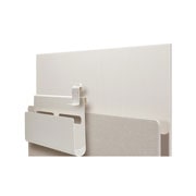 LG טלוויזיית LG 4K OLED evo POSE, עם מעבד הבינה המלאכותית העוצמתי אלפא 9 מהדור ה-5 ברזולוציית 4K, תומכת ב-100% בפורמטים HDR, HDR Dolby Vision ו-Dolby Atmos. טלוויזיית webOS22 חכמה, הטלוויזיה הטובה ביותר לגיימינג., תמונה של Posé מאחור כשהיא פונה לימין והמתקן לסידור הכבלים והאביזרים והוו שלו מרחפים מעל מדף המדיה., 55LX1Q6LA, thumbnail 9