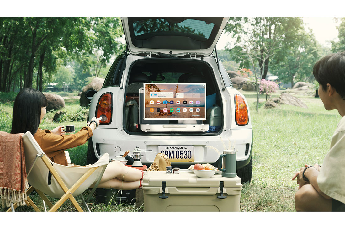 LG 2023 LG StanbyME GO - מסך מגע חכם נייד 27 אינץ' הניתן לנשיאה בעל סוללה לשלוש שעות, Life style 3, 27LX5QKNA, thumbnail 14