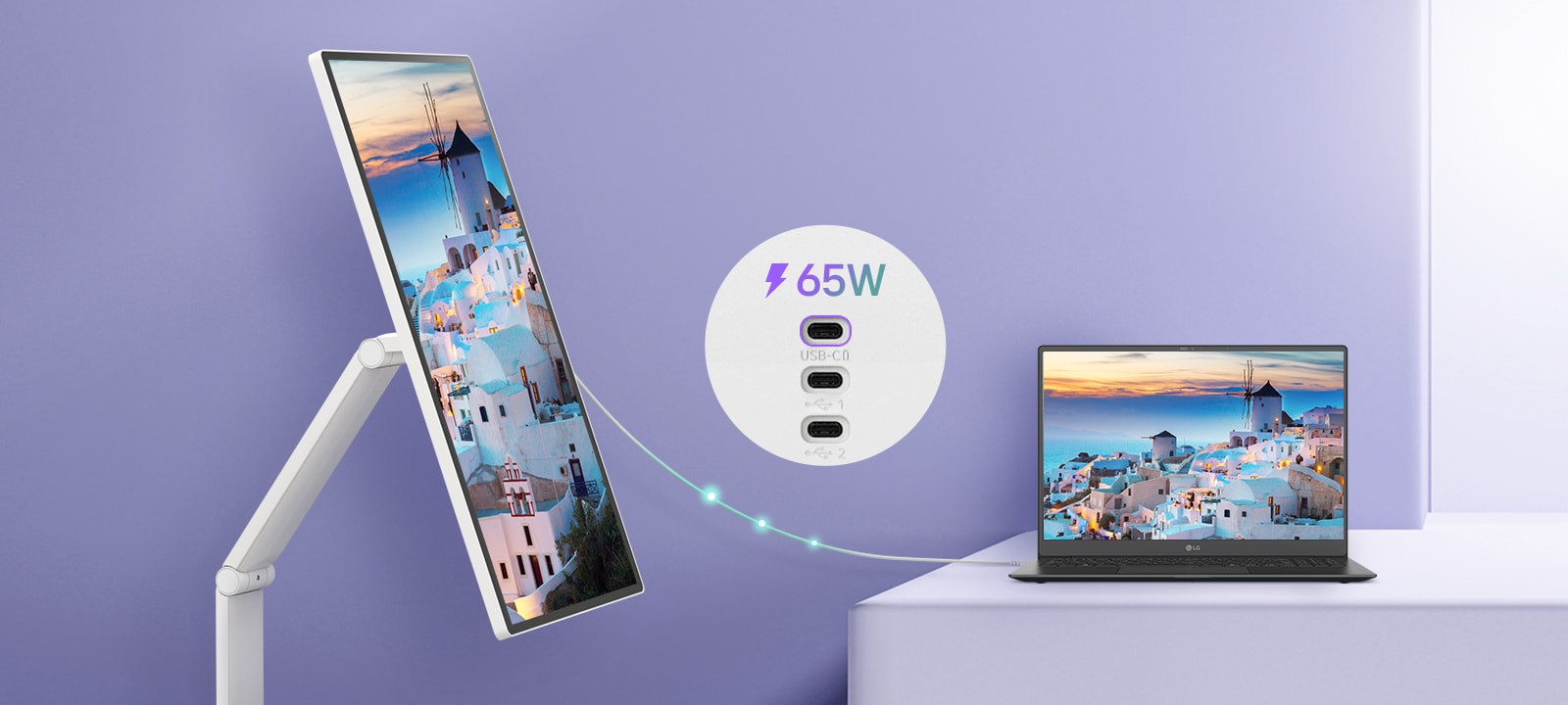 מחשב נייד מחובר ל-LG Smart Monitor Swing באמצעות USB-C. המחשב נטען דרך ה-USB-C תוך כדי שיקוף המסך.