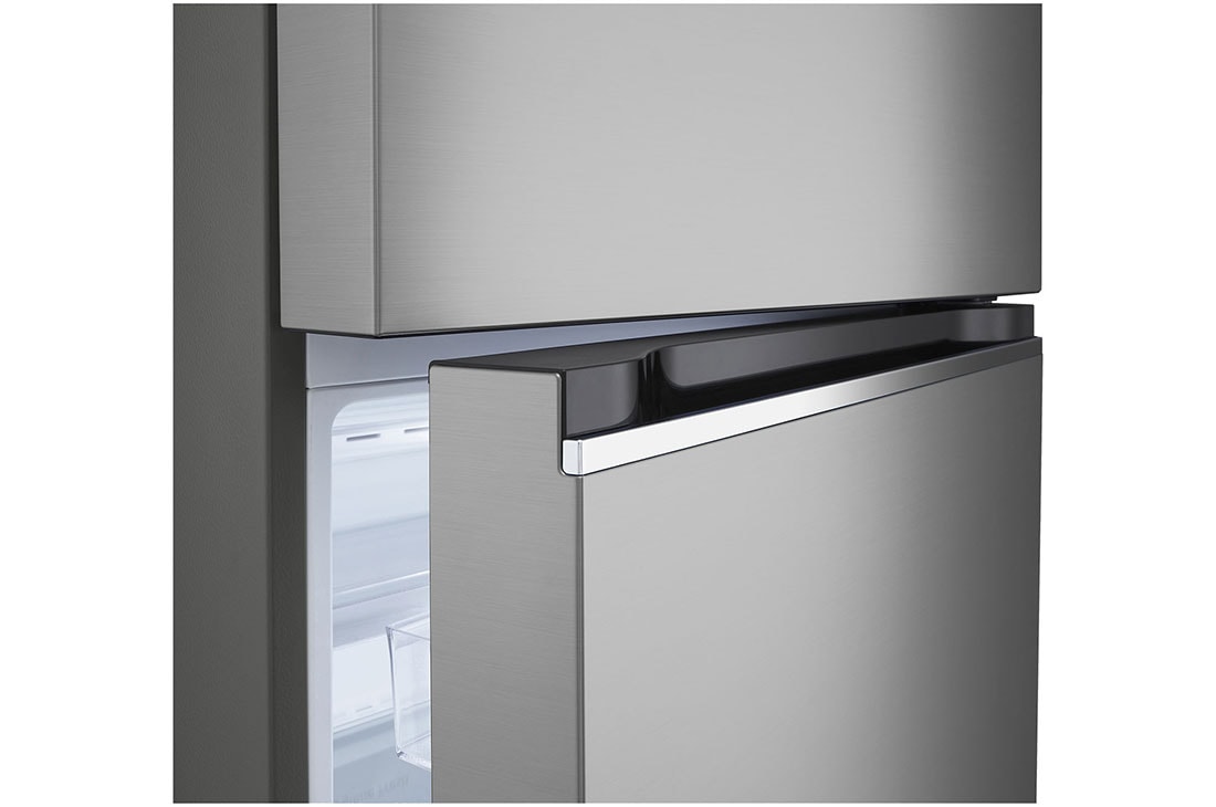 LG המקפיא העליון החדש של LG עם <br>™Smart Inverter וטכנולוגיית ™LINEAR Cooling בנפח 461 ליטר, מבט מקרוב על ידית המקרר התחתון, GR-M6682SE, thumbnail 4