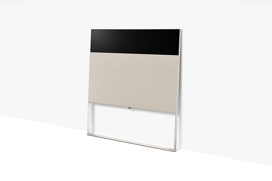 LG OLED Evo | קולקציית Object 65” Easel, ניתן לראות את Easel מלפנים בתצוגה מלאה, בזווית קלה לשמאל כשהיא נשענת לכיוון הקיר., 65ART90E6QA, thumbnail 2