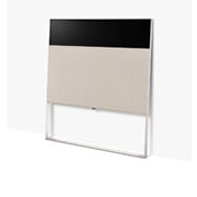 LG OLED Evo | קולקציית Object 65” Easel, ניתן לראות את Easel מלפנים בתצוגה מלאה, בזווית קלה לשמאל כשהיא נשענת לכיוון הקיר., 65ART90E6QA, thumbnail 2