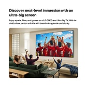 LG טלוויזיה חכמה LG QNED evo AI Mini LED QNED85 4K 2026 86 אינץ, טלוויזיית LG QNED evo AI QNED85 Mini LED Ultra Big TV מותקנת על הקיר בסלון, ומציגה חגיגת ניצחון ספורטיבי עם צבעים חיים ואיכות תמונה מעודנת על המסך הרחב כאשר משפחה מעודדת יחד., 86QNED85B6T, thumbnail 3