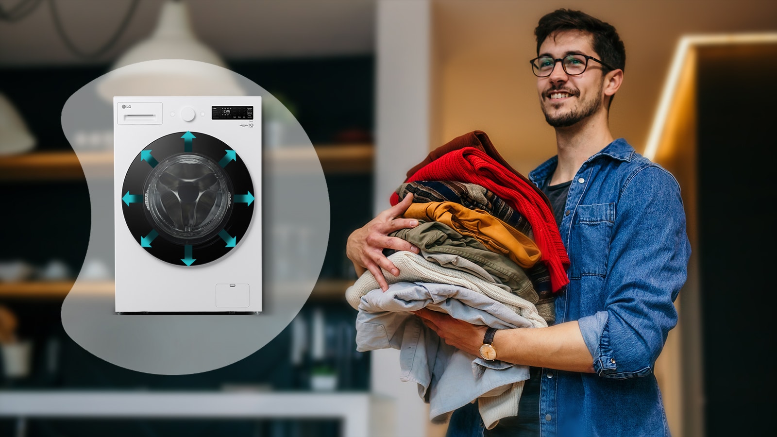 בחור צעיר אוחז את הכביסה המוכנה בידיו, ולצדו מופיעה תמונה מוגדלת של תא הכביסה הפנימי במכונה