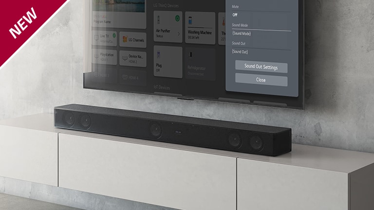 تلویزیون ال جی به دیوار آویزان شده و صفحه تنظیمات ساندبار را نمایش می دهد. در پایین، LG Sound Bar SH7Q روی قفسه قرار گرفته است. علامت «جدید» (NEW) در گوشه بالا و سمت چپ نشان داده شده است.