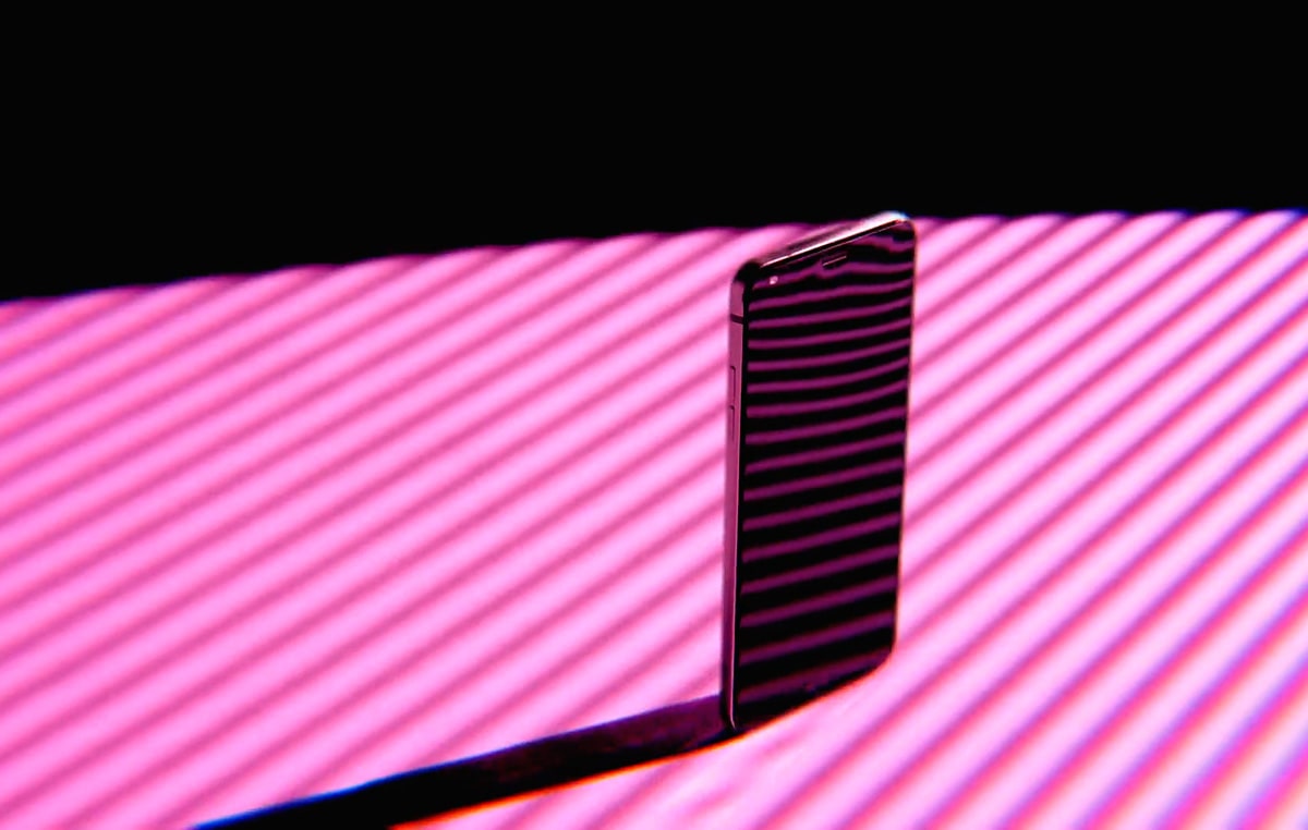 M700A-Gold-32GB_Live-out-of-bounds_Video-Thumbnail03_170817