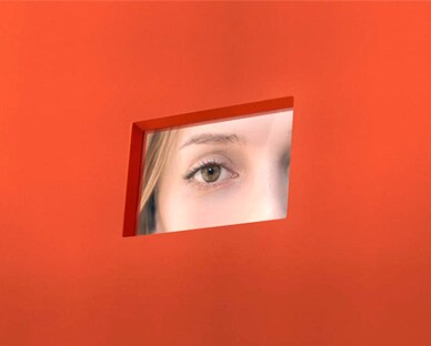 M700A-White-32GB_Live-out-of-bounds_Video-Thumbnail06_170817_S06