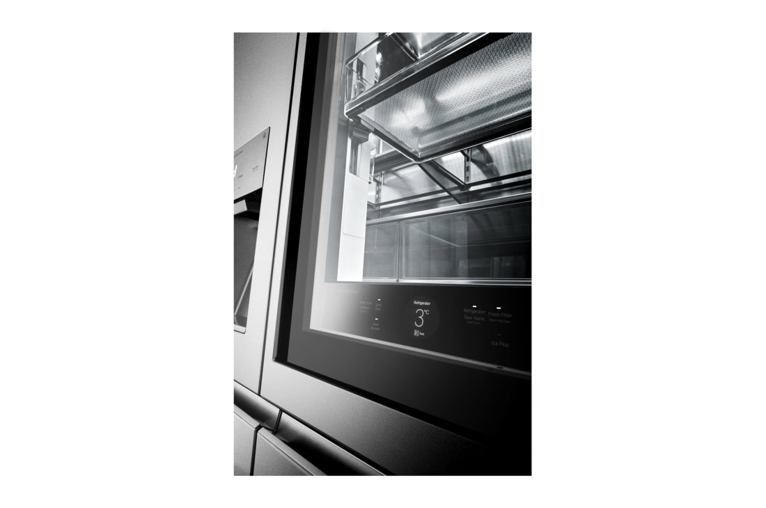 LG ™LG SIGNATURE InstaView Door-in-Door، ساید بای ساید، 640 لیتر , LG SIGNATURE 31 cu. ft. Smart wi-fi Enabled InstaView™ Door-in-Door® Refrigerator, close-up of the controller at the bottom of the knock-on space, LUPXS3186N, thumbnail 8, SG1, thumbnail 7