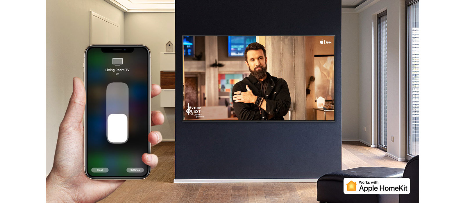 نمای نزدیک از کنترل تلویزیون با iPhone و تلویزیونی که محتوای +Apple TV نمایش می‌دهد