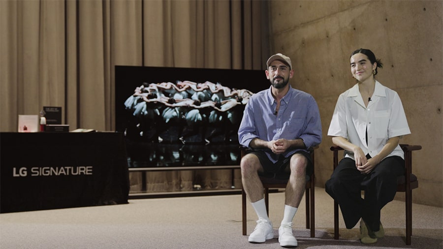 Un video di Théa Martin e Laurent Legall, i ballerini del Ballet Preljocaj che hanno interpretato rispettivamente la principessa Odette e il principe Siegfried, in un’intervista su “Il lago dei cigni”.