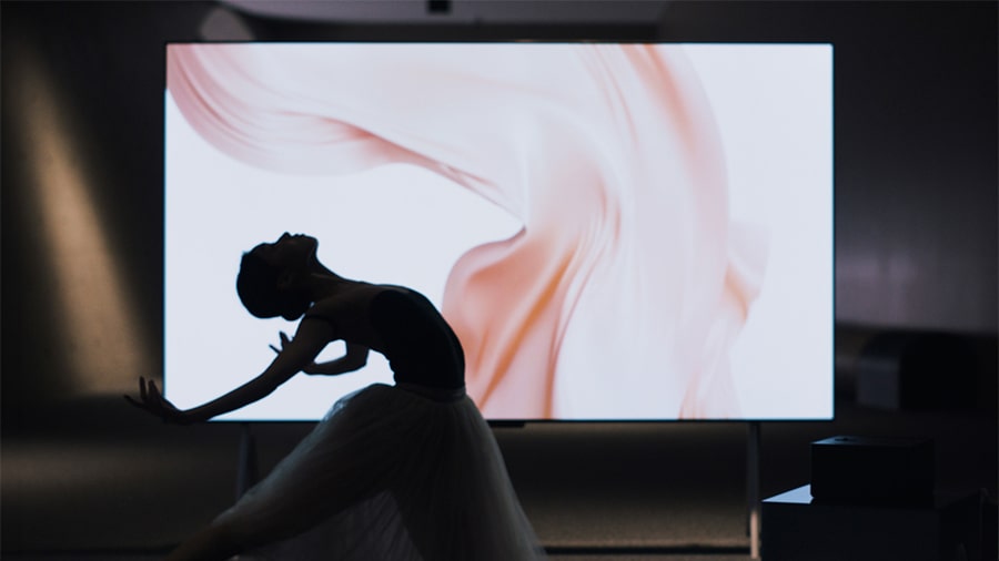 Un video accattivante mostra i movimenti di una ballerina, l’arte della danza, insieme all’eccellenza tecnologica di LG.