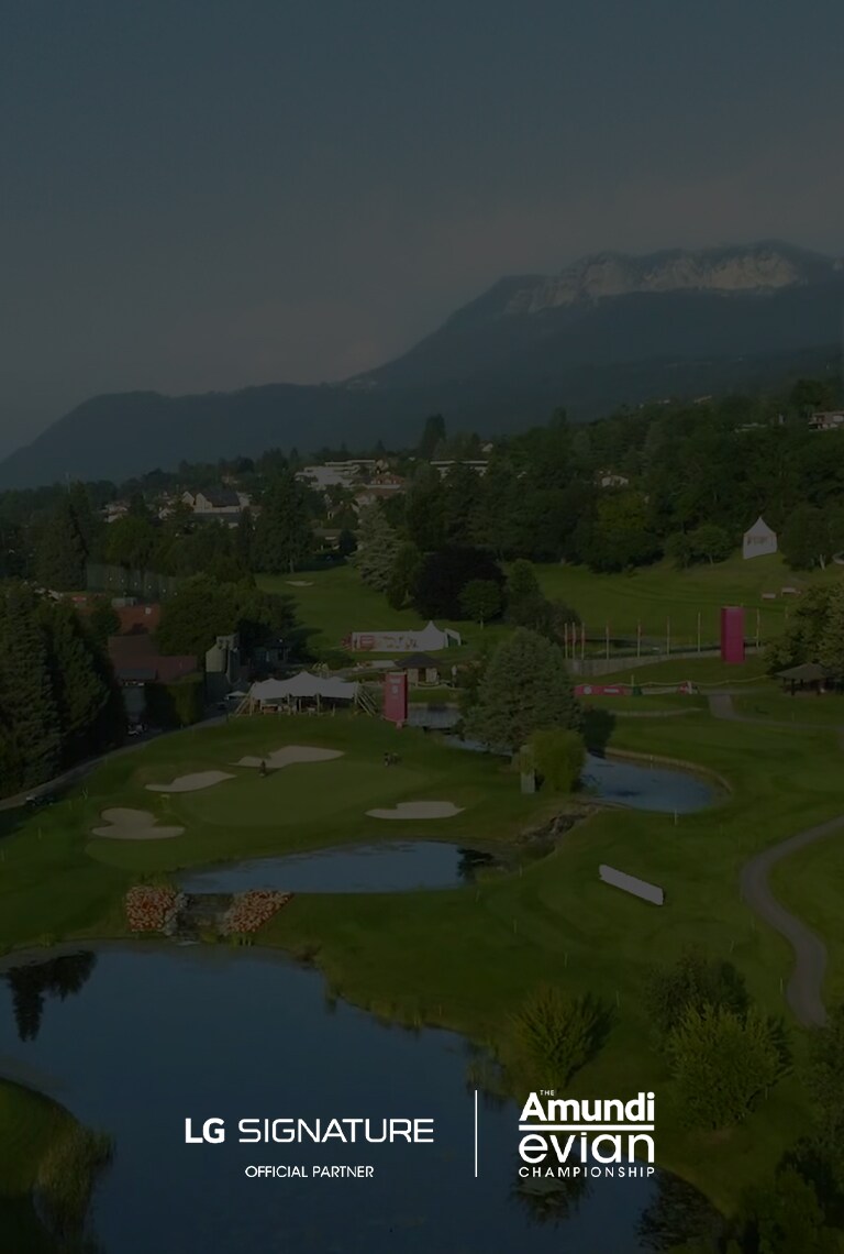 Immagine di sfondo di una golfista post swing sul titolo della pagina web.
