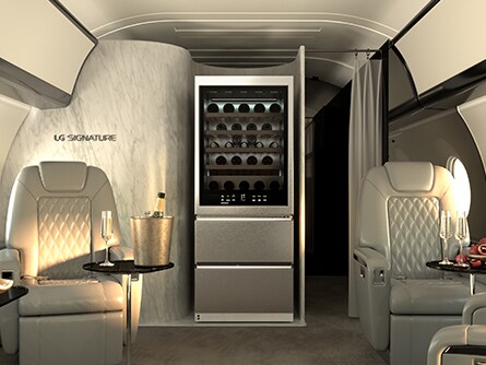 TV OLED arrotolabile di LG SIGNATURE mostrato all'interno di un jet privato.