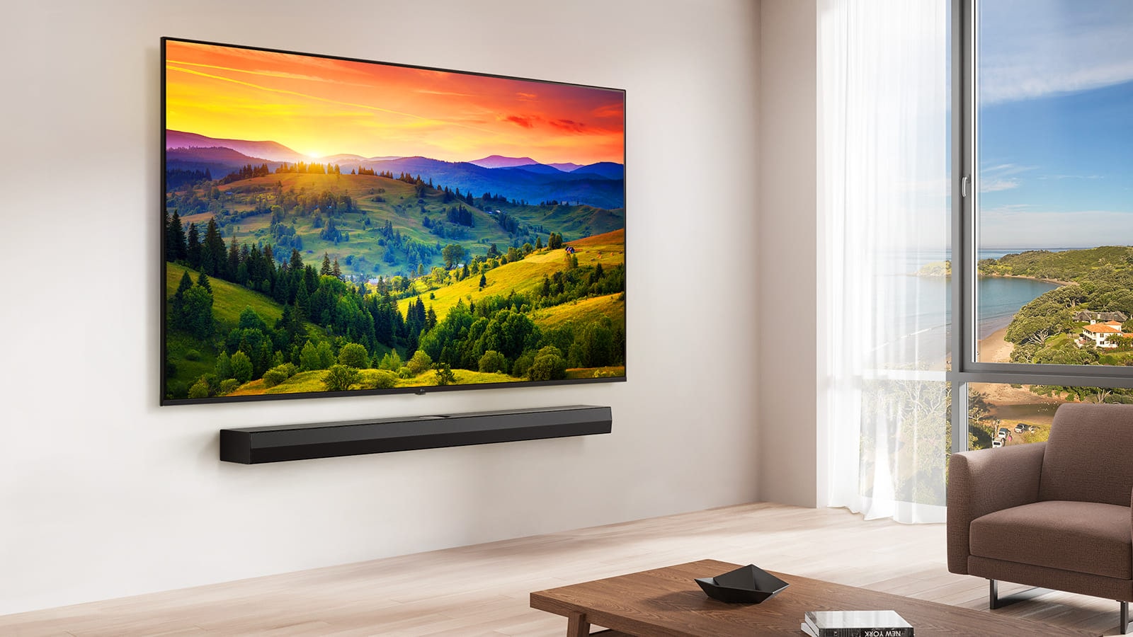 تلفزيون LG UHD TV مثبت على جدار فوق مكبر صوت LG Soundbar في غرفة معيشة عصرية. يصور تلفزيون LG UHD TV خلفية ملونة.