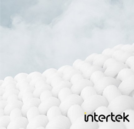 يظهر على الخلفية قماش ناعم.