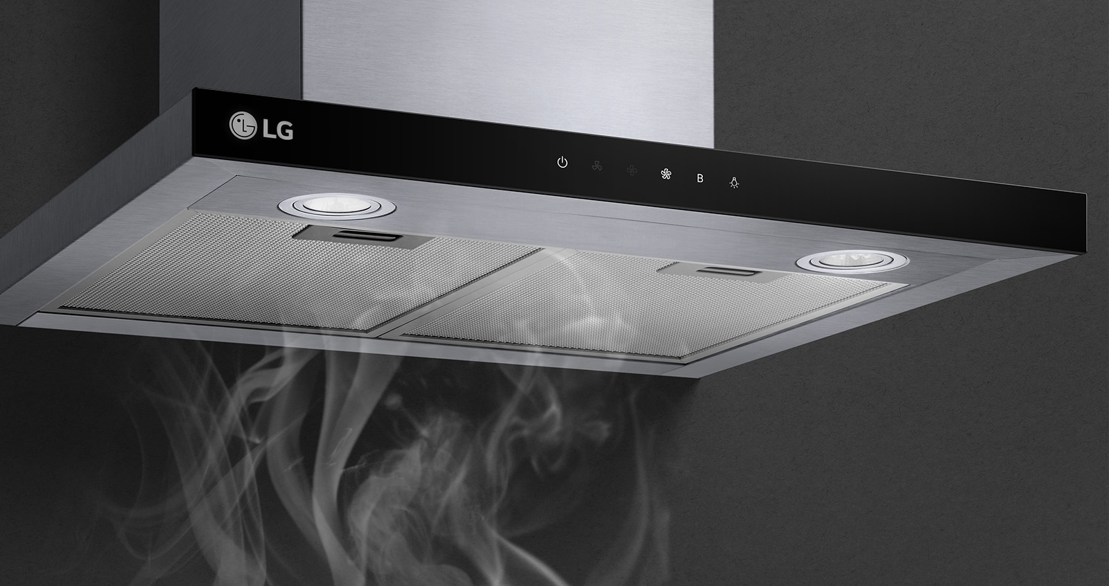 هذه صورة مقربة لقدرة الشفاط على سحب الدخان إليه بقوة.