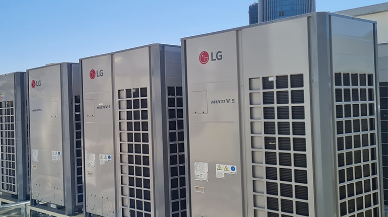 Multi V 5 في أعلى المبنى