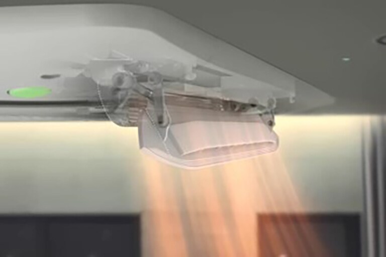 يتغير اتجاه تدفق الهواء ليصل إلى الشخص مباشرة.