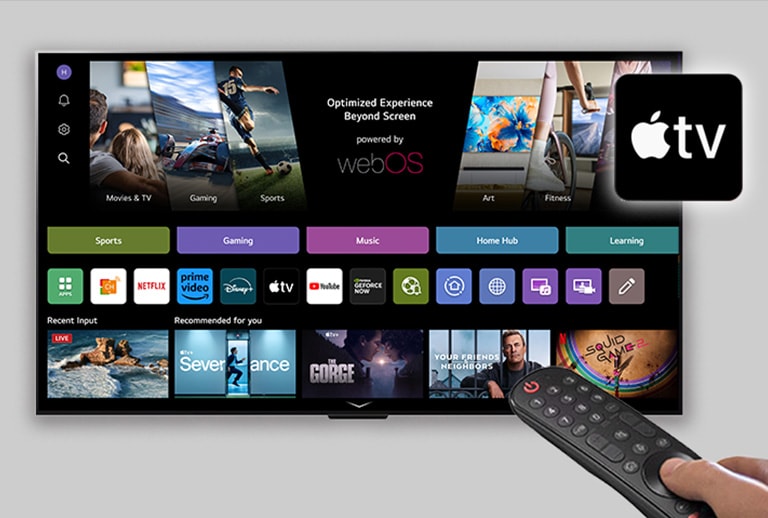 يتم وضع شاشة LG webOS الرئيسية مع مربع أسود بعنوان "Apple tv"