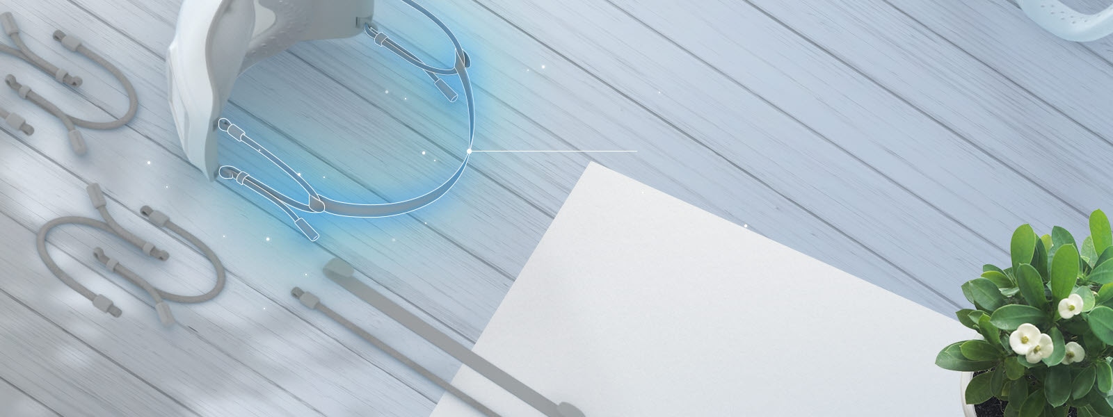 يظهر الجزء العلوي والداخلي من القناع مع شريط قماش مرن متصل في الخلف ومظلل باللون الأزرق.  توجد شرائط قماش مرنة إضافية على الطاولة حول القناع.