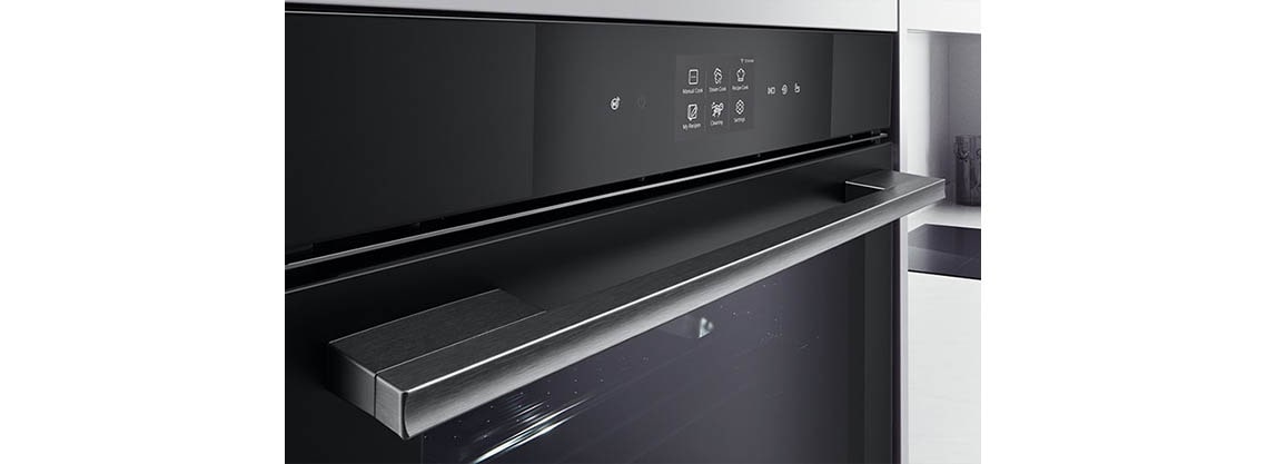 Dettagli del forno che mostra la finitura nera opaca anti-impronta