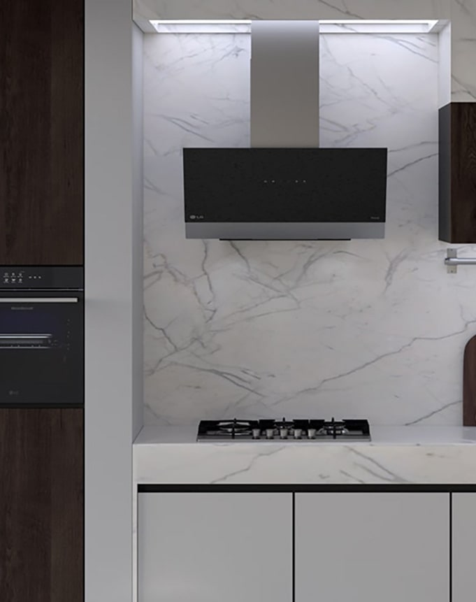 Immagine di una cucina con installati un forno, una cappa e un piano cottura.