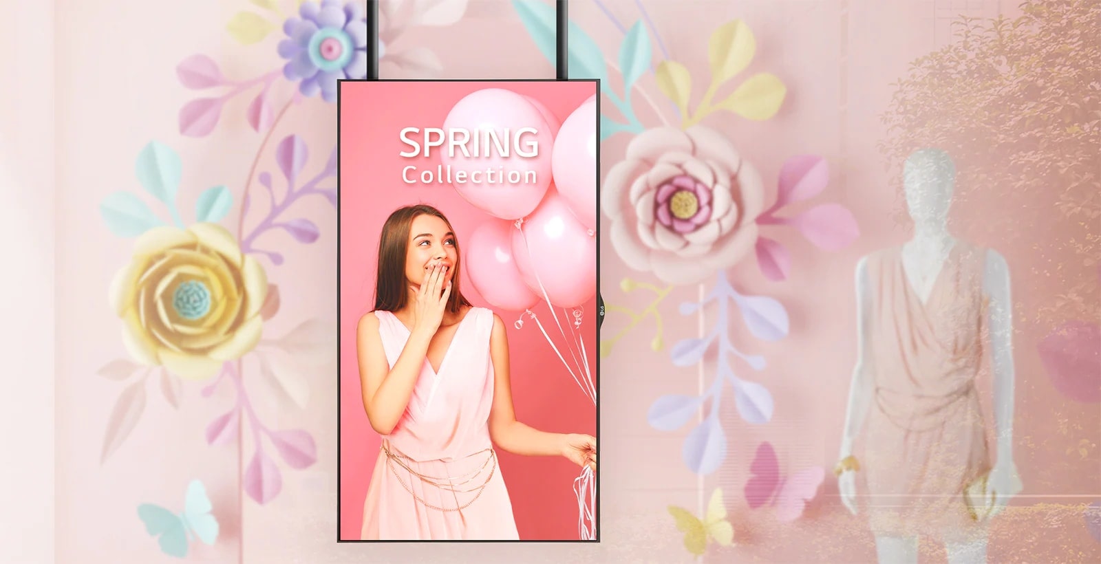 The slim bezel display installed next to a mannequin in a shop window clearly shows the promotional ads to customers.