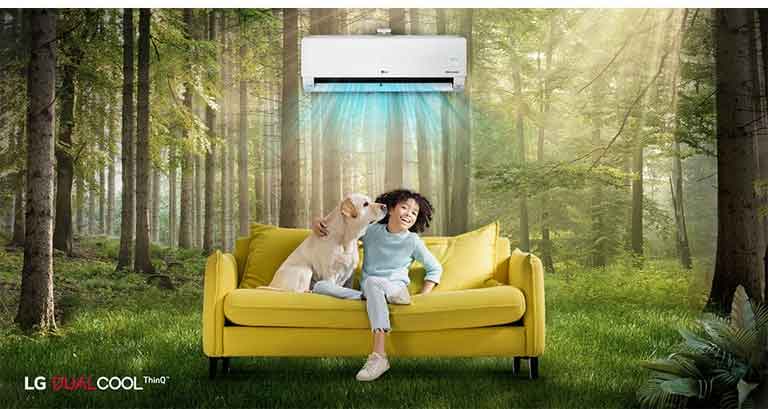 Children and pets are happy sitting on the couch in the forest, enjoying the air conditioning wind like natural wind.