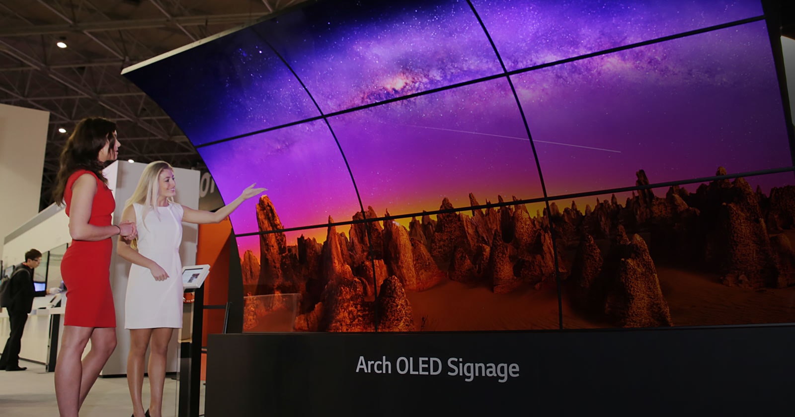 55-inch Single-View Arched OLED Display