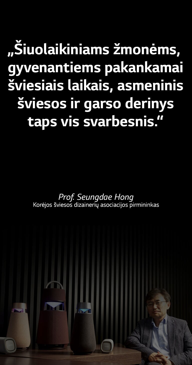 Korėjos šviesos dizainerių asociacijos pirmininko prof. Seungdae Hong atvaizdas, su XBOOM ant stalo