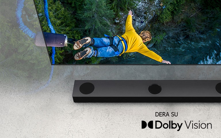 LG televizoriuje rodomas žmogus, šokantis žemyn su elastinga virve, o LG horizontalusis garsiakalbis padėtas po televizoriumi.