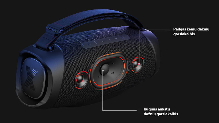 LG "XBOOM Go XG8T" įstrižainės vaizdas, kuriame matomas takelio tipo garsiakalbis ir kupolo formos aukštų dažnių garsiakalbis.