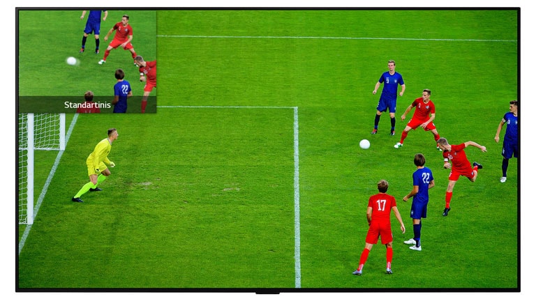 „Vaizdo vaizde“ TV ekranas, kuriame rodant vykstančias futbolo varžymas palyginama LCD/LED ir OLED TV pikselių kokybė