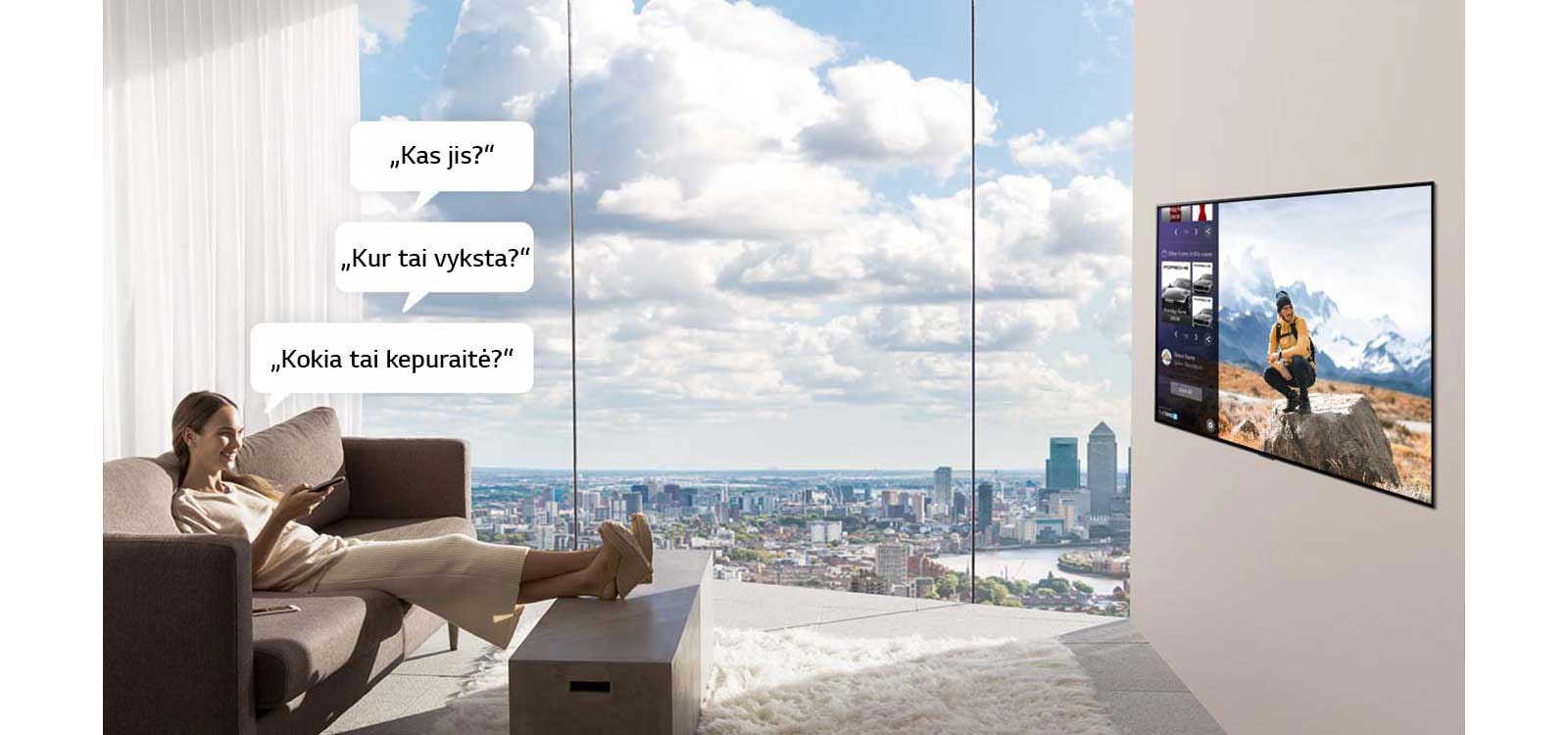 Televizorių žiūrinti moteris ir jo klausianti „Kas jis?“, „Kur tai vyksta?“ ir „Kokia tai kepuraitė?“ 