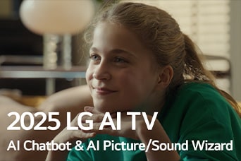 Rodomas pavadinimas, 2025 LG AI TV, AI Chatbot ir AI Picture / Sound Wizard. Mergina sėdi, šypsosi ir žiūri į tolį. 