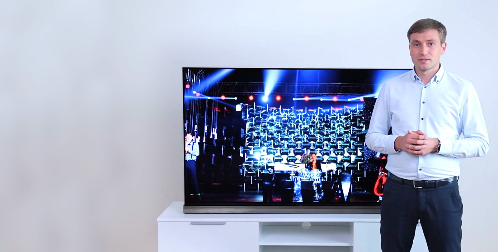 Žiūrėkite „4K OLED TV" vaizdo apžvalgą3