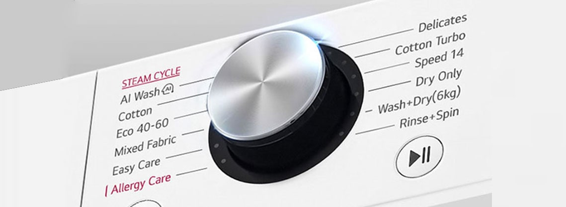 Išdidintas skalbyklės skydelio vaizdas su aiškiai matomu ekranu.